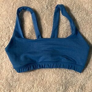 Size M Isla Movement sports bra